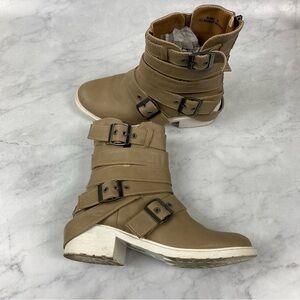 Dollhouse Women's Mummy Chunky Buckle Heeled Ankle Winter Boots Tan White Size 6